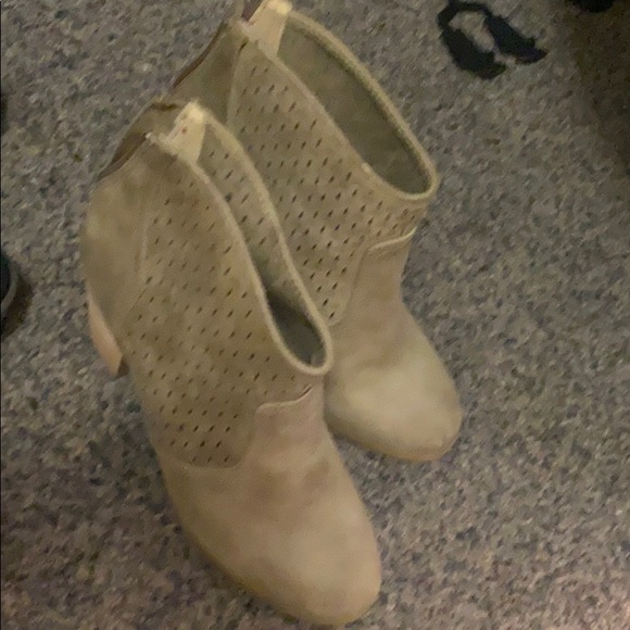 Shoes all these 30 $ size 8.5 ,9 - Picture 3 of 3